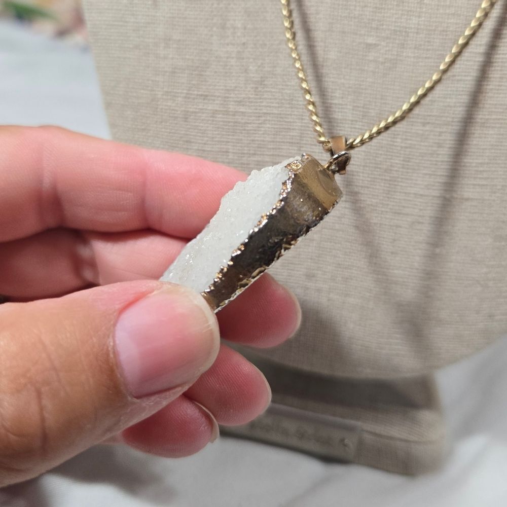 White Crystal Rock Pendant With Necklace Gold Tone - Picture 3 of 7